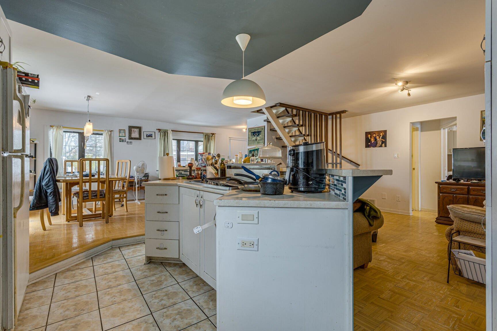 









53


61e Avenue

,
Saint-Eustache,




QC
J7P3M9

