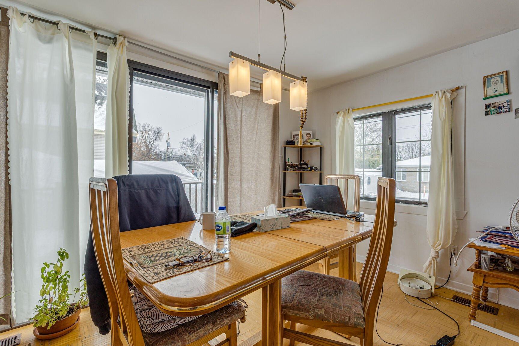 









53


61e Avenue

,
Saint-Eustache,




QC
J7P3M9

