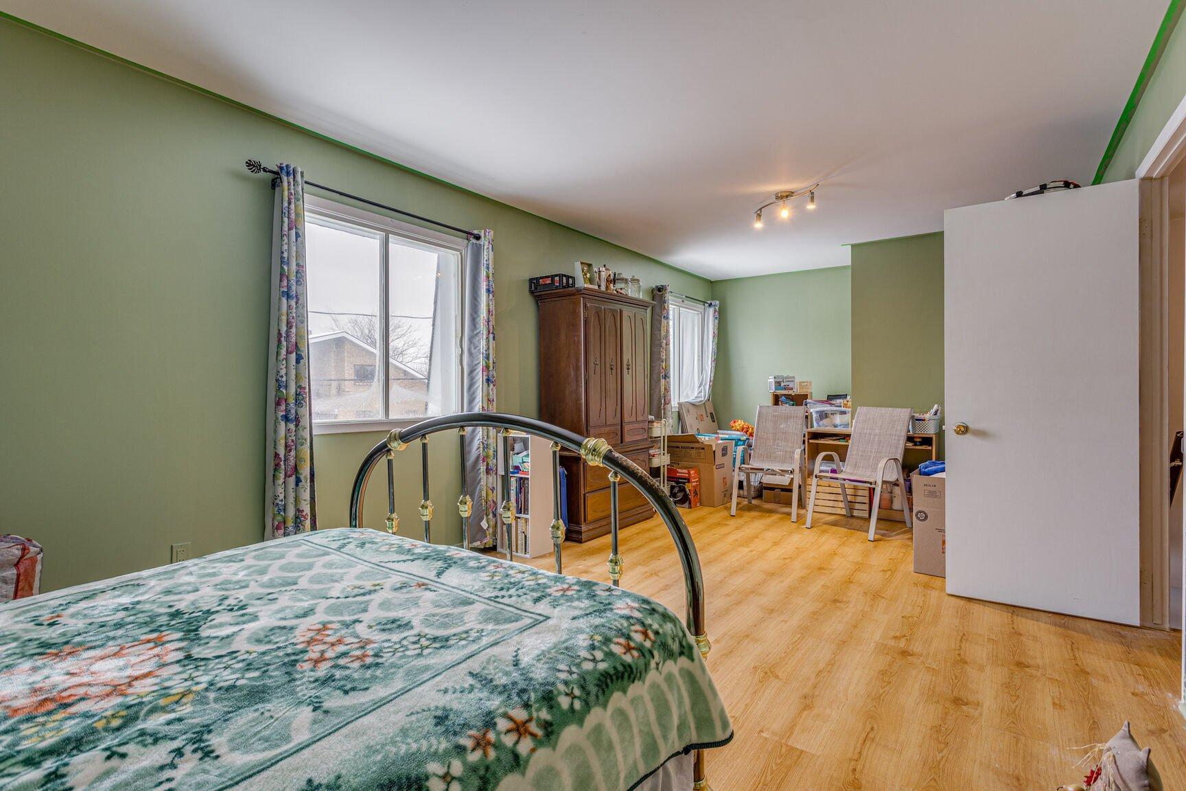 









53


61e Avenue

,
Saint-Eustache,




QC
J7P3M9

