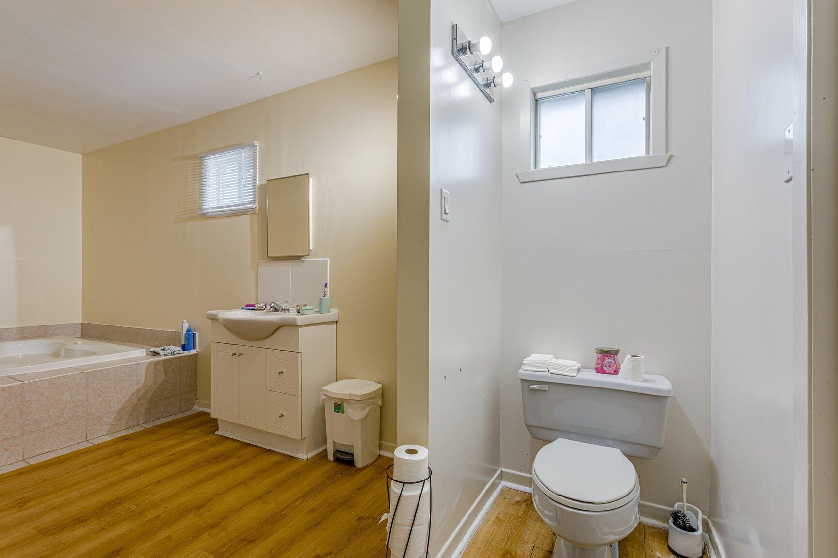 









53


61e Avenue

,
Saint-Eustache,




QC
J7P3M9

