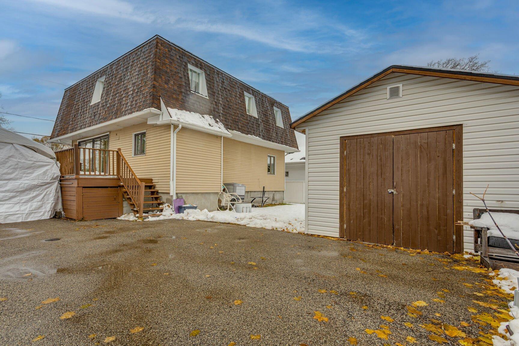









53


61e Avenue

,
Saint-Eustache,




QC
J7P3M9

