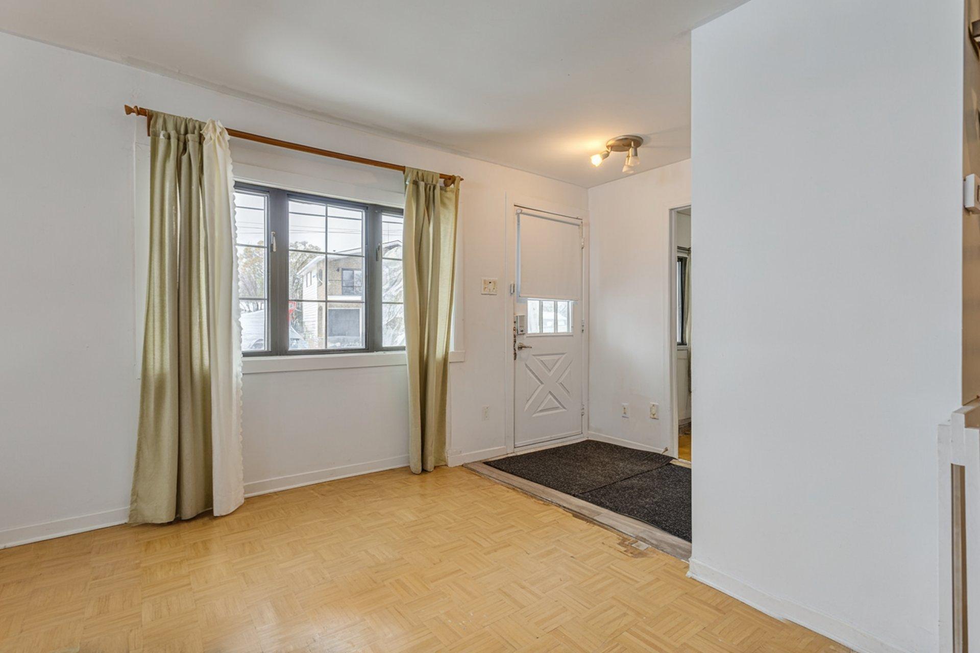 









53


61e Avenue

,
Saint-Eustache,




QC
J7P3M9

