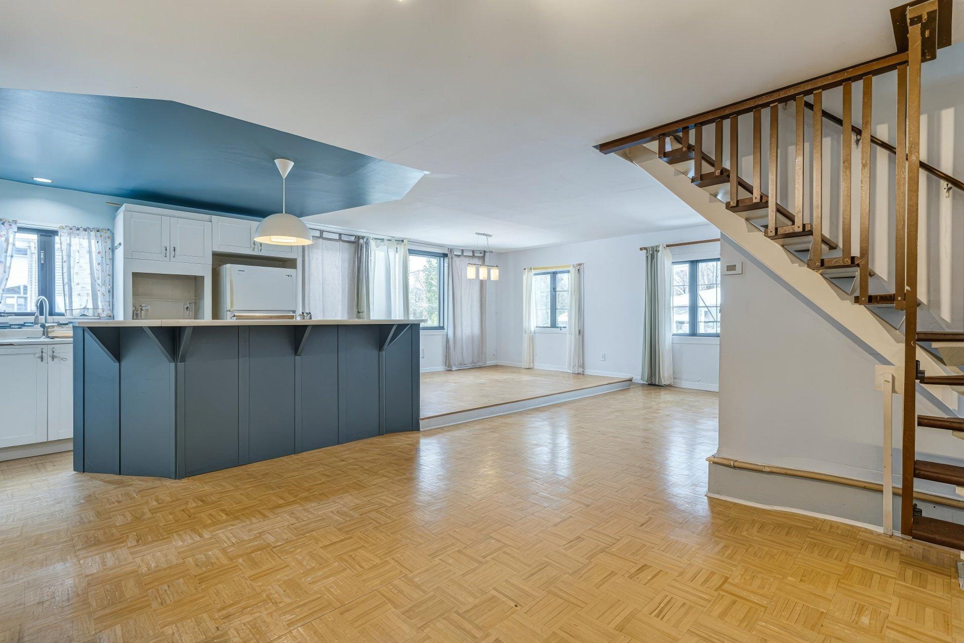 









53


61e Avenue

,
Saint-Eustache,




QC
J7P3M9

