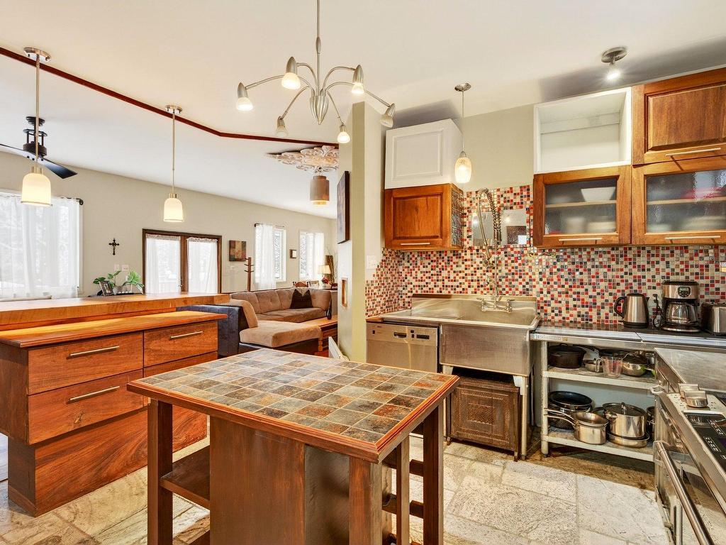 









48


Ch. du Lac-Supérieur

,
Saint-Faustin/Lac-Carré,




QC
J0T2G0

