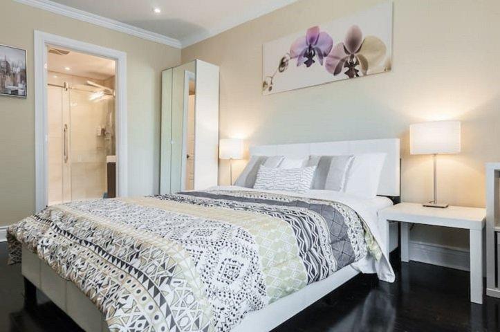 









5278


Rue St-Denis

,
Montréal (Le Plateau-Mont-Royal),




QC
H2J2M3

