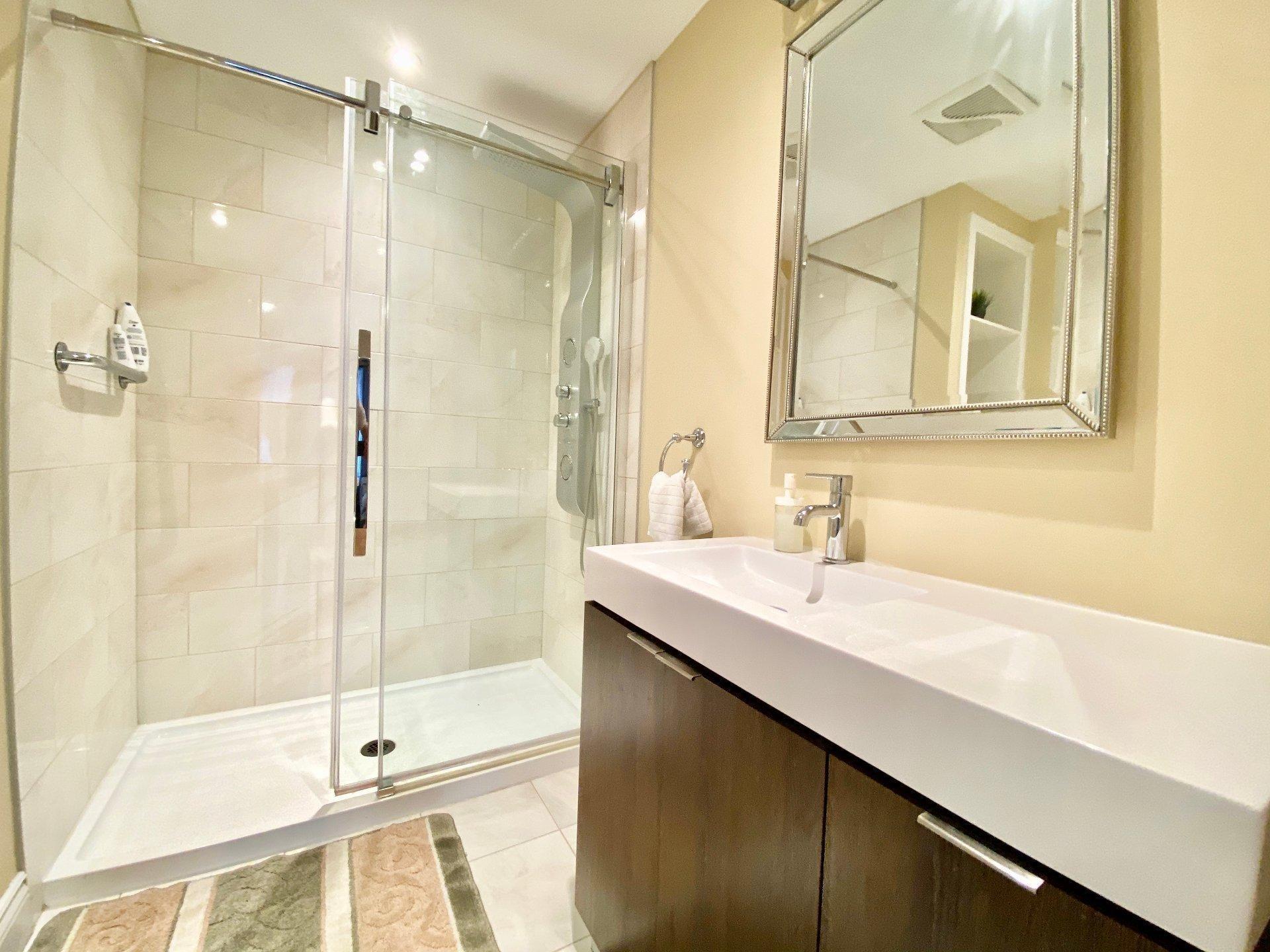 









5278


Rue St-Denis

,
Montréal (Le Plateau-Mont-Royal),




QC
H2J2M3

