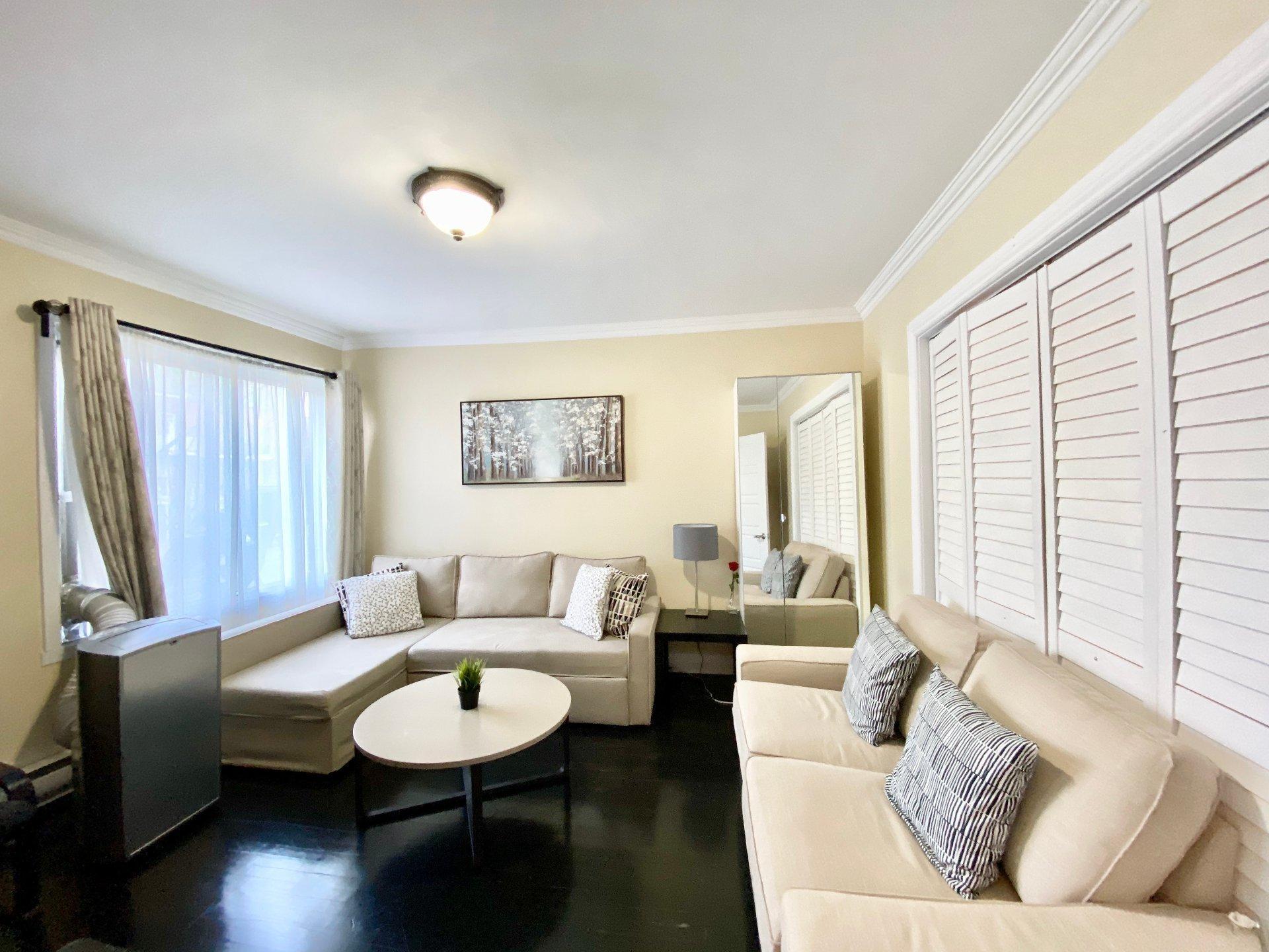 









5278


Rue St-Denis

,
Montréal (Le Plateau-Mont-Royal),




QC
H2J2M3

