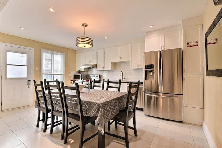 









5278


Rue St-Denis

,
Montréal (Le Plateau-Mont-Royal),




QC
H2J2M3

