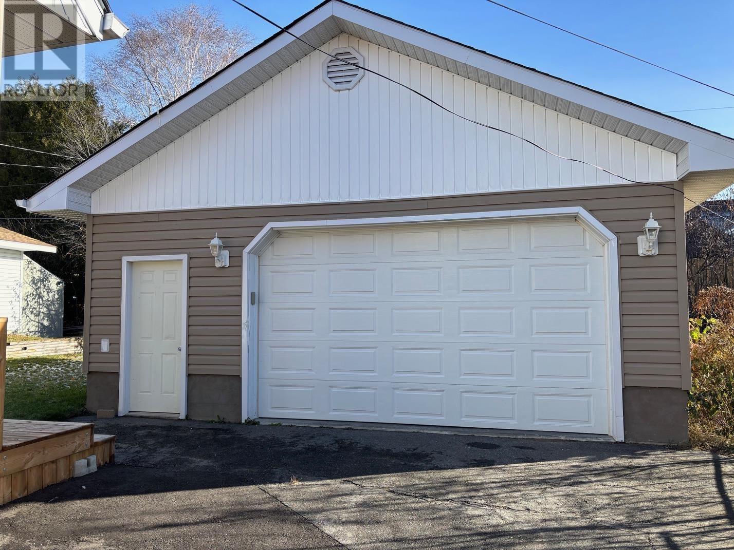 












57 Roman AVE

,
Elliot Lake,




Ontario
P5A1R8

