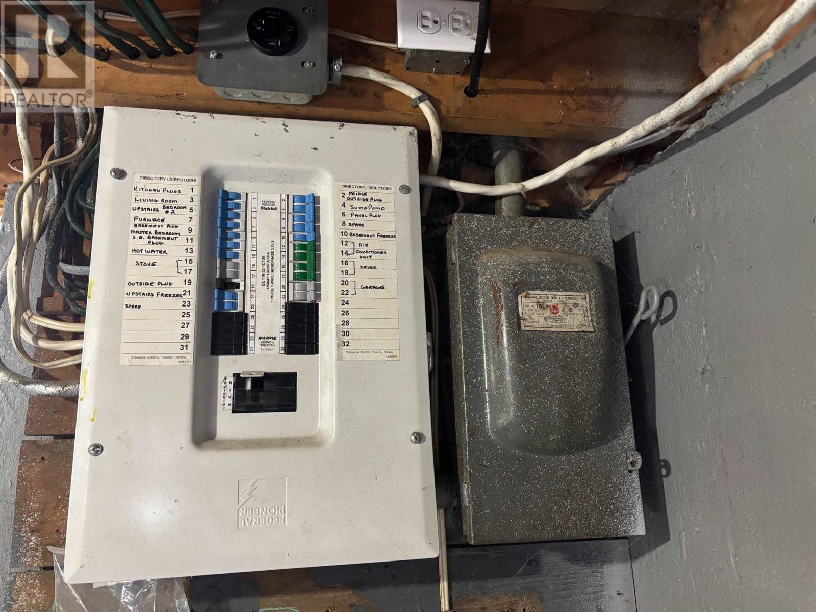 












57 Roman AVE

,
Elliot Lake,




Ontario
P5A1R8

