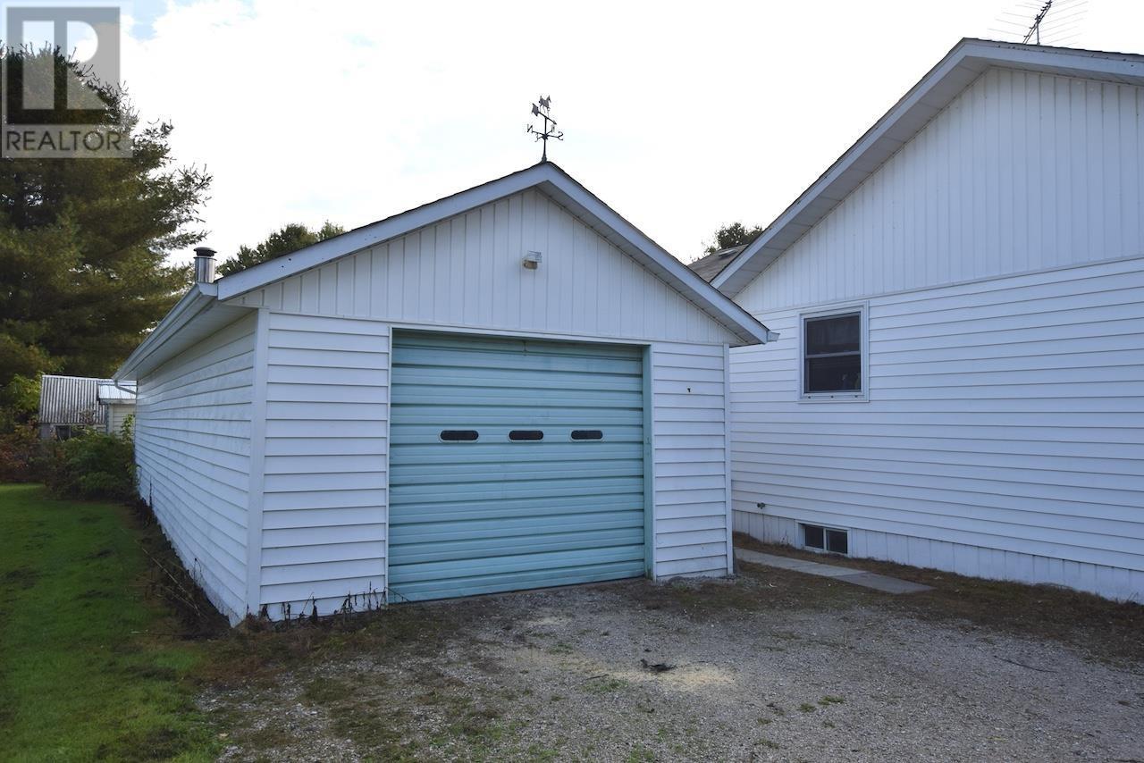 












3 Eastman RD

,
Blind River,




Ontario
P0R1B0

