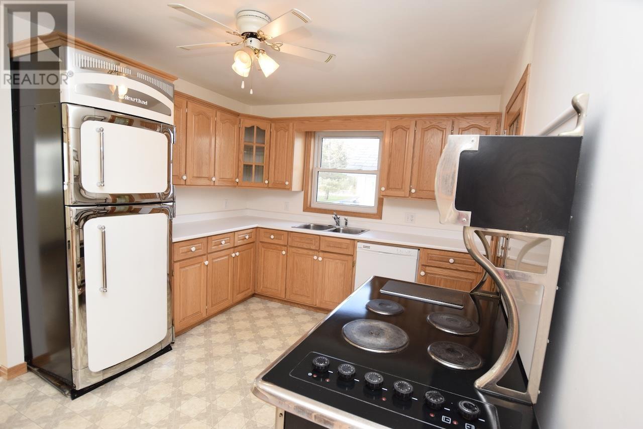 












3 Eastman RD

,
Blind River,




Ontario
P0R1B0

