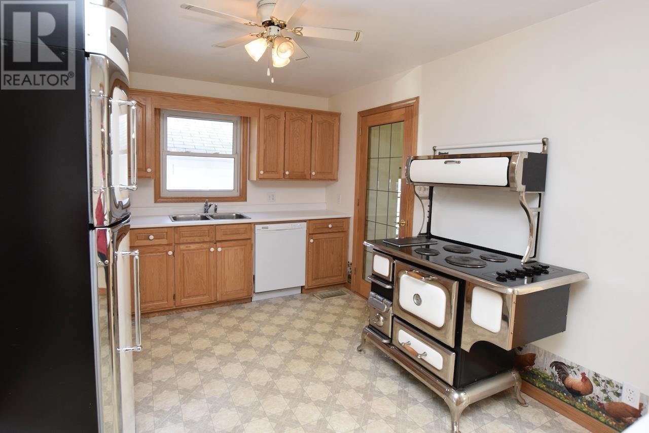 












3 Eastman RD

,
Blind River,




Ontario
P0R1B0

