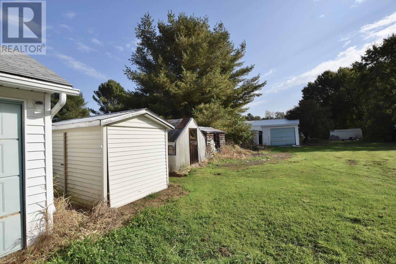 












3 Eastman RD

,
Blind River,




Ontario
P0R1B0

