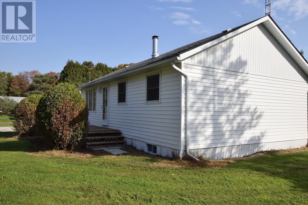 












3 Eastman RD

,
Blind River,




Ontario
P0R1B0

