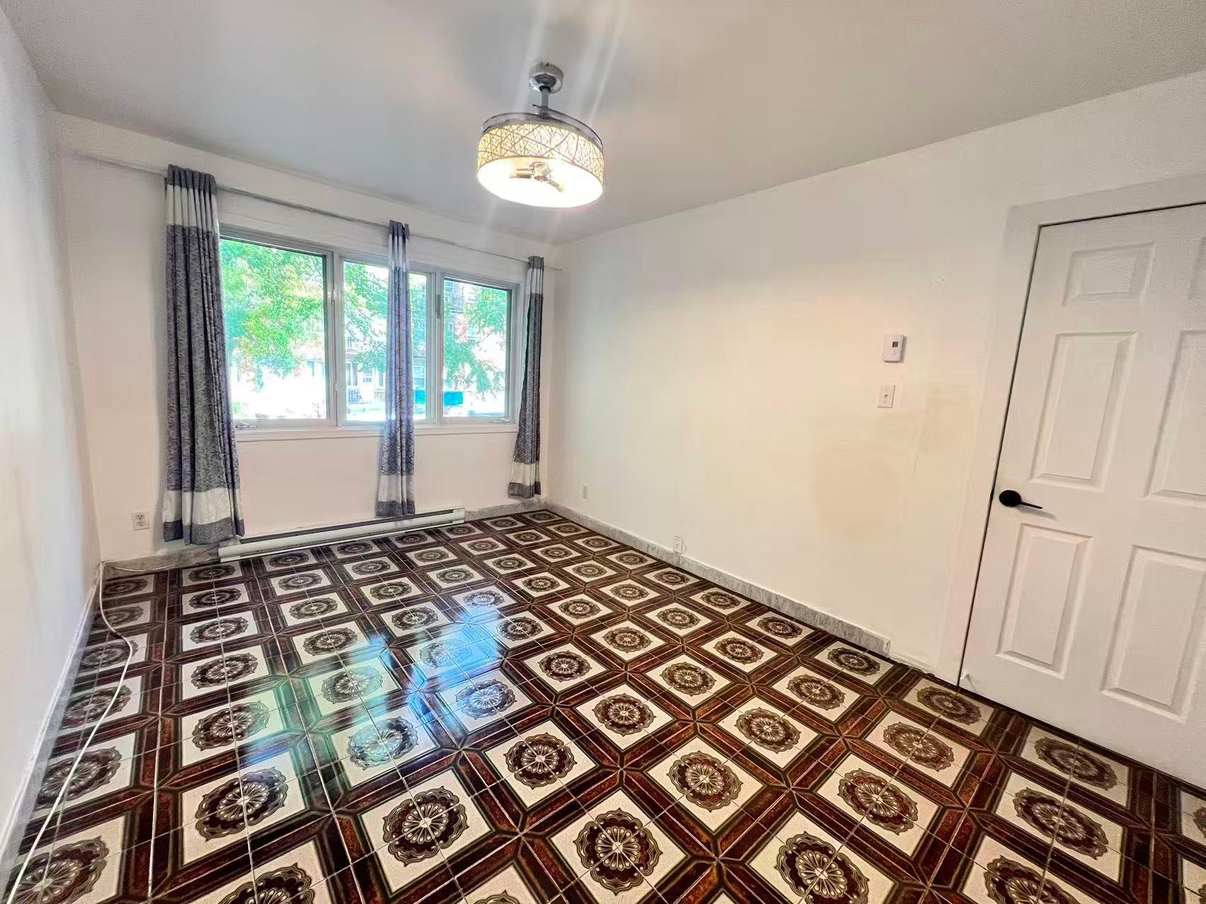 









6617

 - 6619


Rue Mazarin

,
Montréal (Le Sud-Ouest),




QC
H4E2X6

