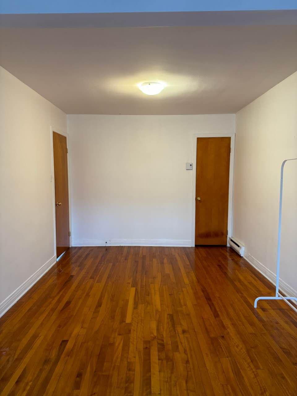 









6617

 - 6619


Rue Mazarin

,
Montréal (Le Sud-Ouest),




QC
H4E2X6

