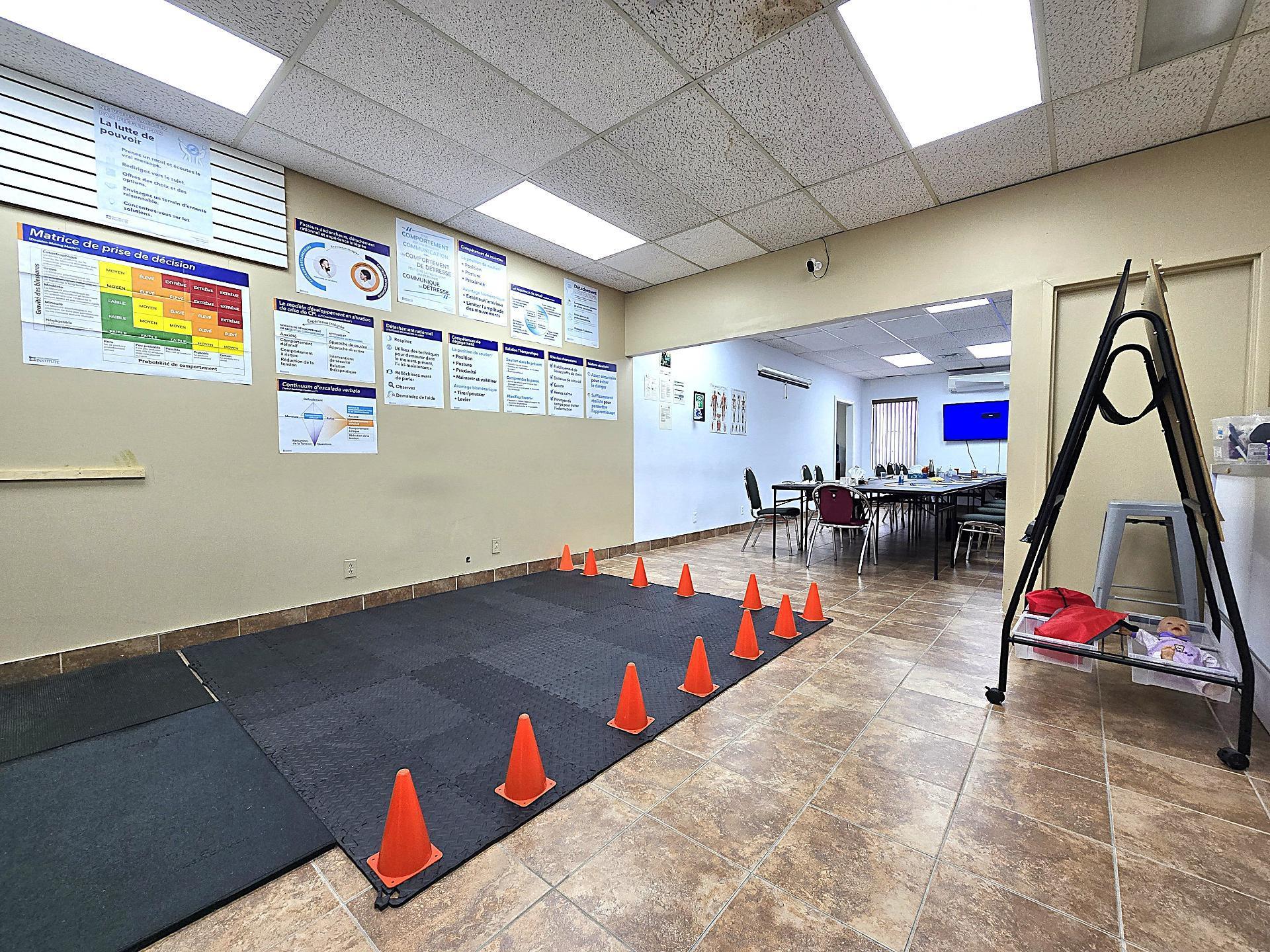 









5785


Boul. des Laurentides

, 202-206,
Laval (Auteuil),




QC
H7K2K5

