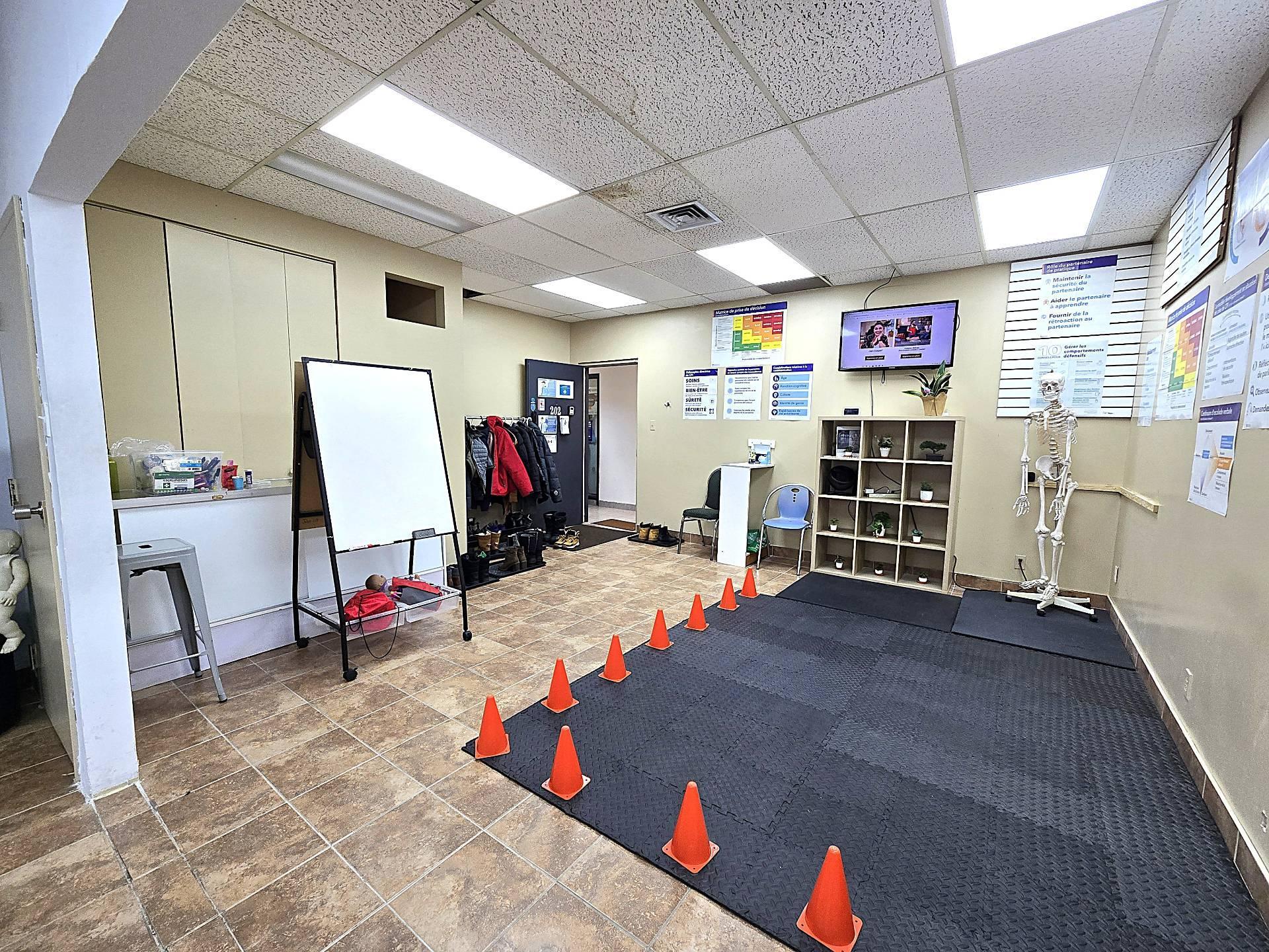 









5785


Boul. des Laurentides

, 202-206,
Laval (Auteuil),




QC
H7K2K5

