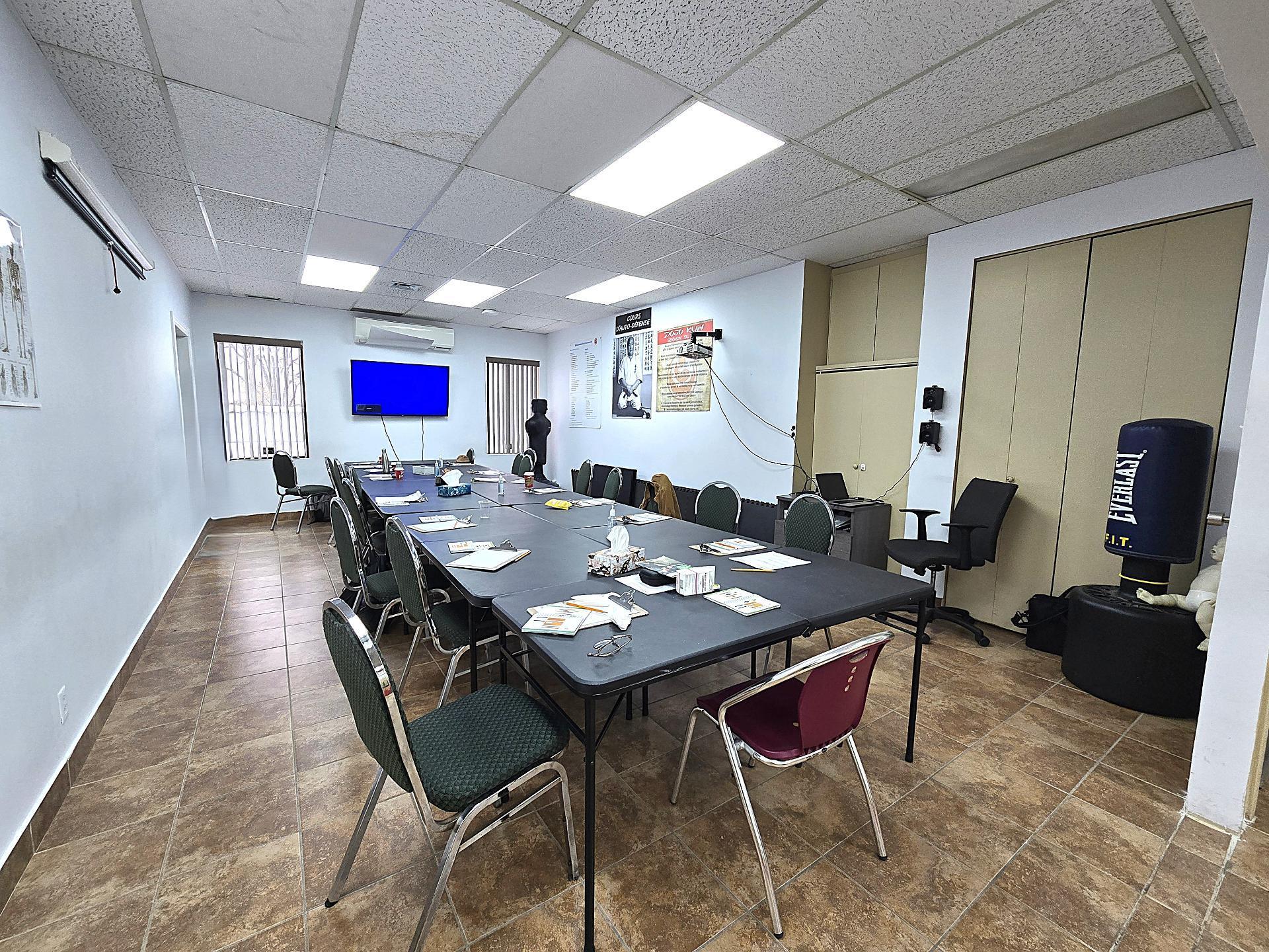 









5785


Boul. des Laurentides

, 202-206,
Laval (Auteuil),




QC
H7K2K5

