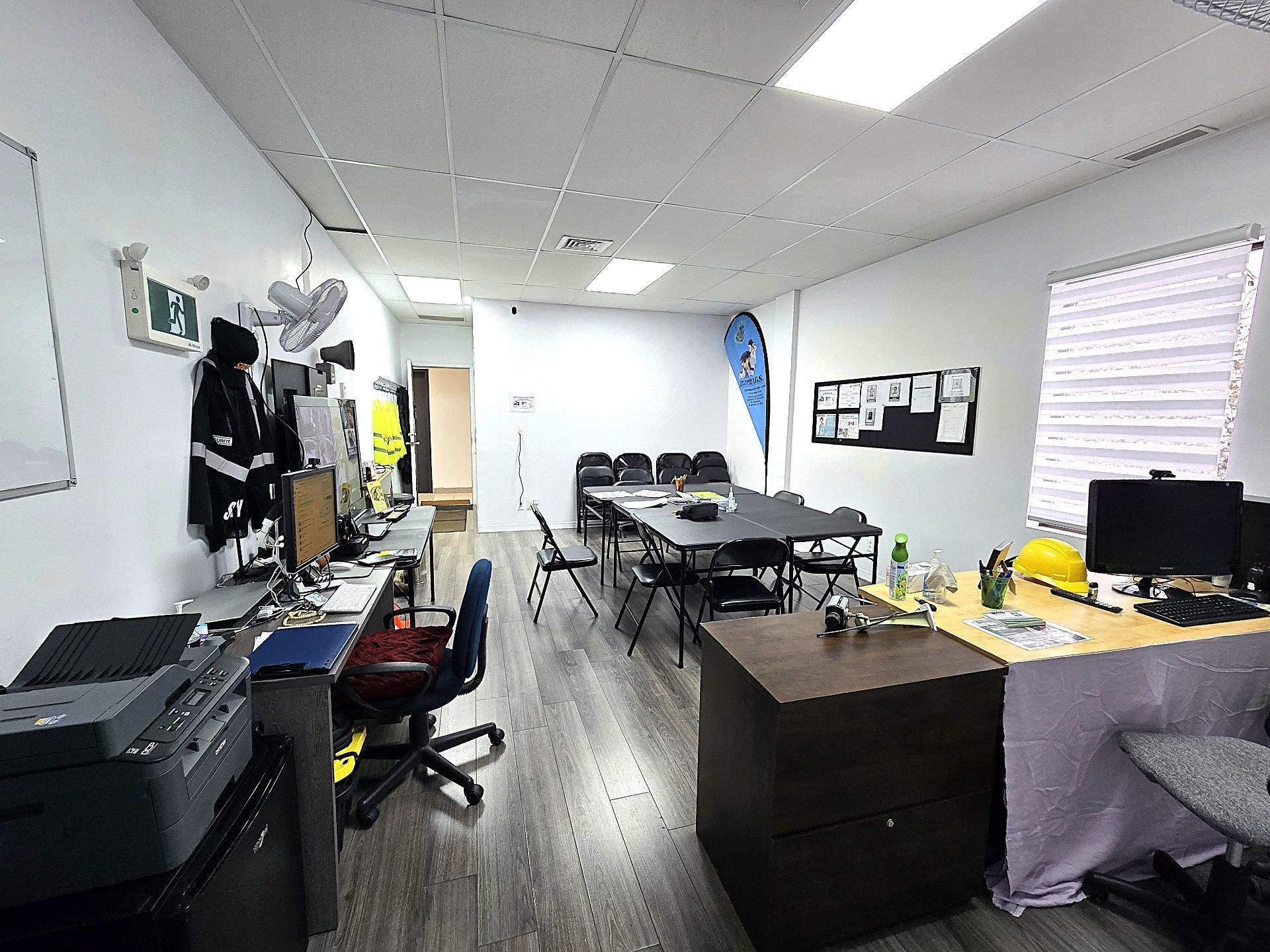 









5785


Boul. des Laurentides

, 202-206,
Laval (Auteuil),




QC
H7K2K5

