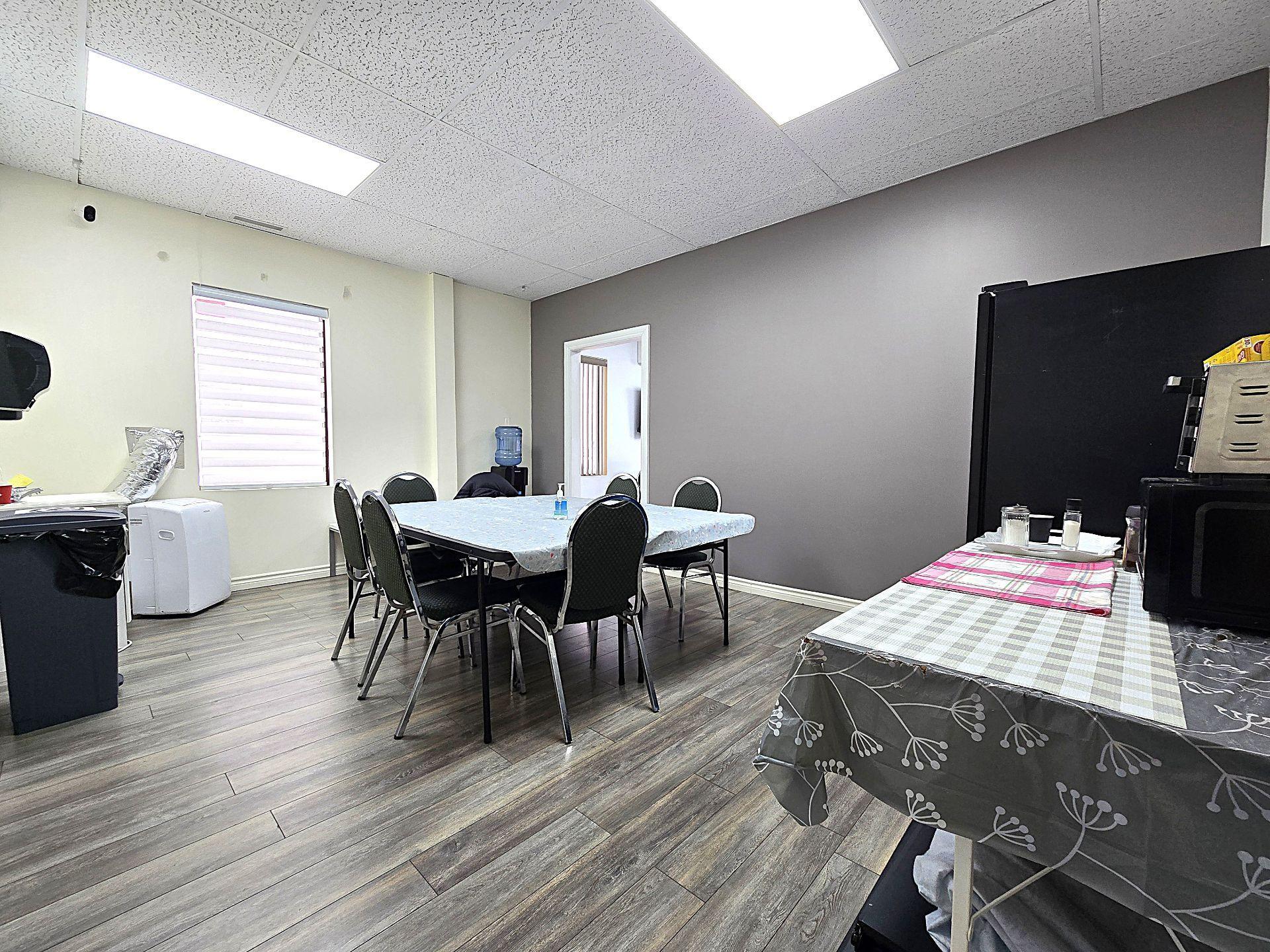 









5785


Boul. des Laurentides

, 202-206,
Laval (Auteuil),




QC
H7K2K5

