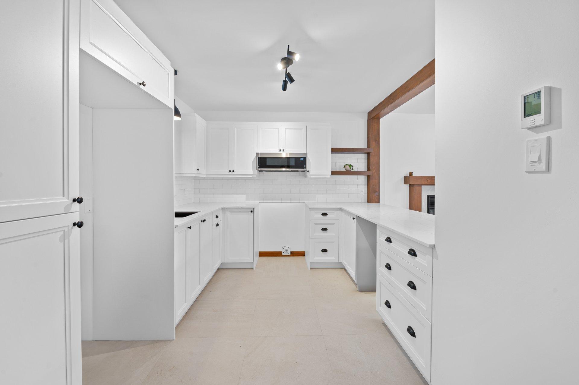 









2351


Rue de l'Église

,
Val-David,




QC
J0T2N0

