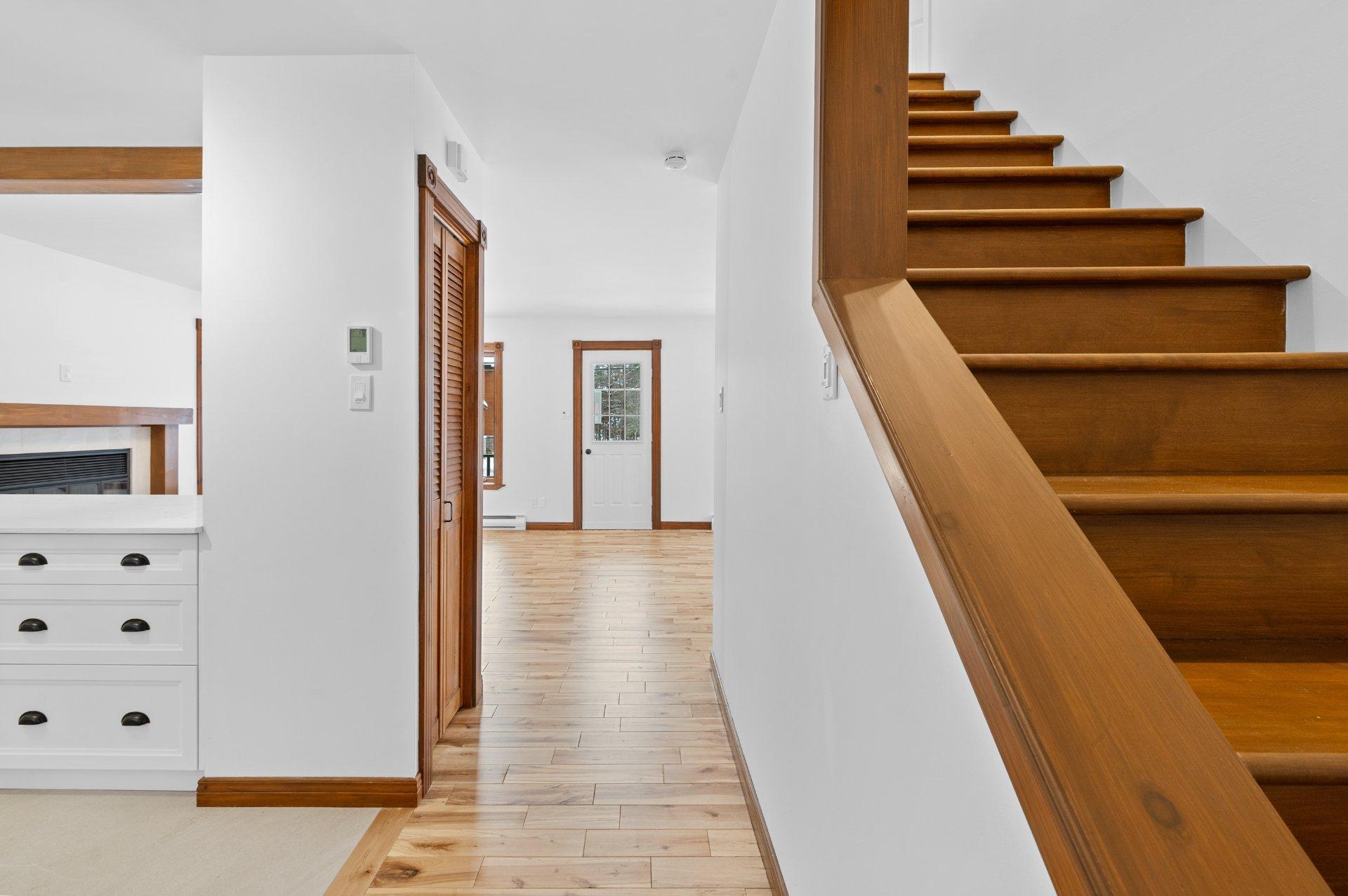 









2351


Rue de l'Église

,
Val-David,




QC
J0T2N0

