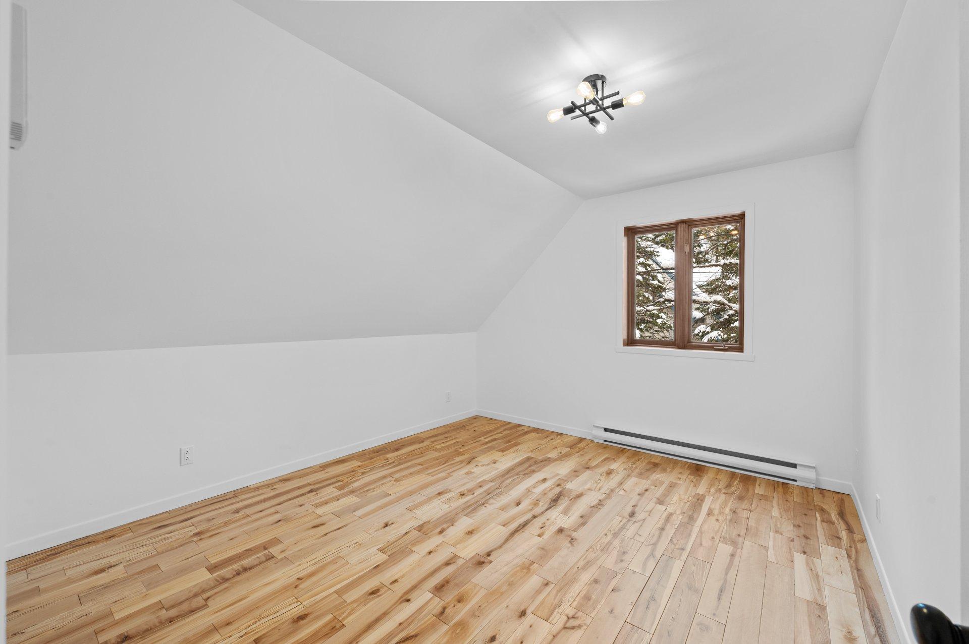 









2351


Rue de l'Église

,
Val-David,




QC
J0T2N0

