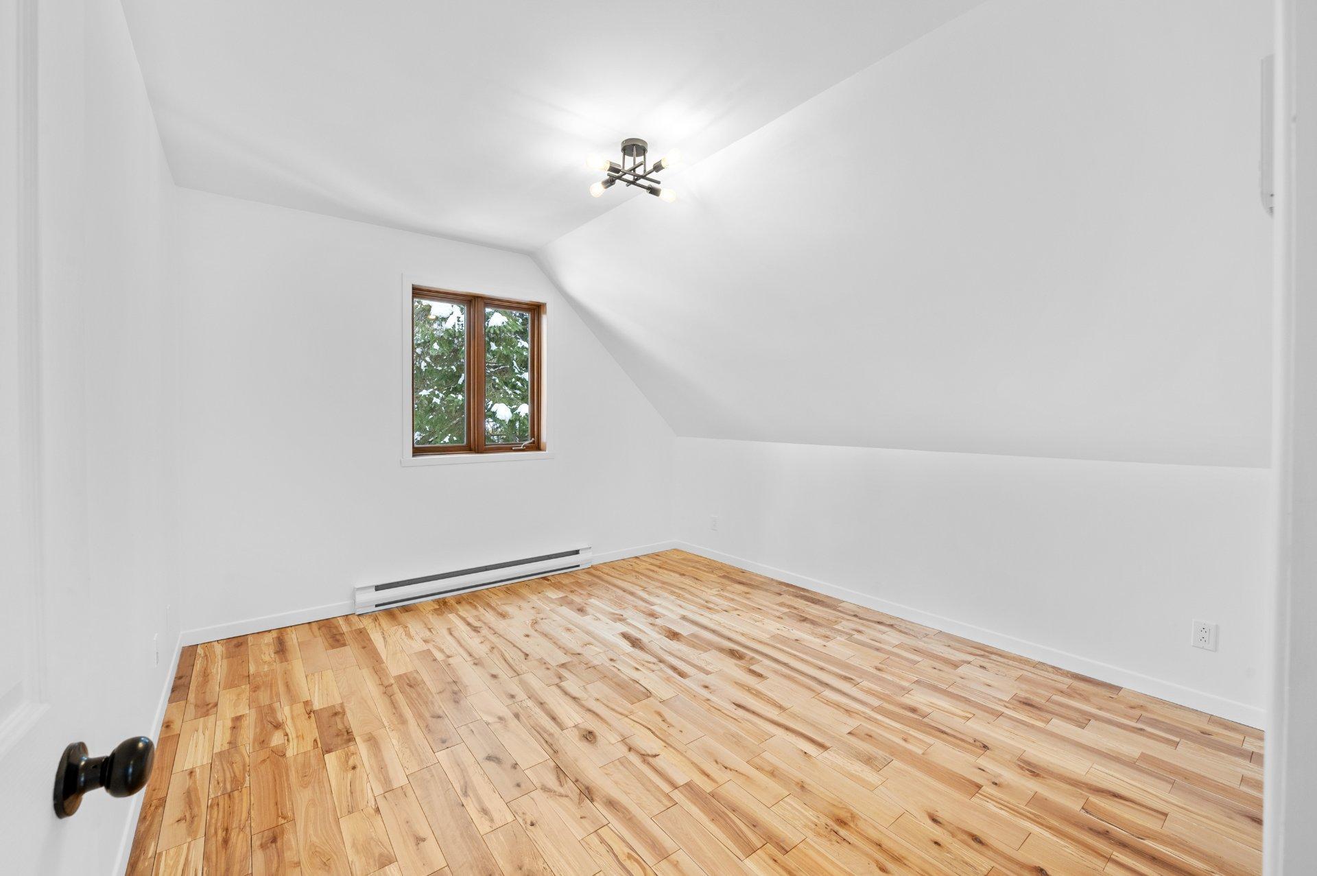 









2351


Rue de l'Église

,
Val-David,




QC
J0T2N0

