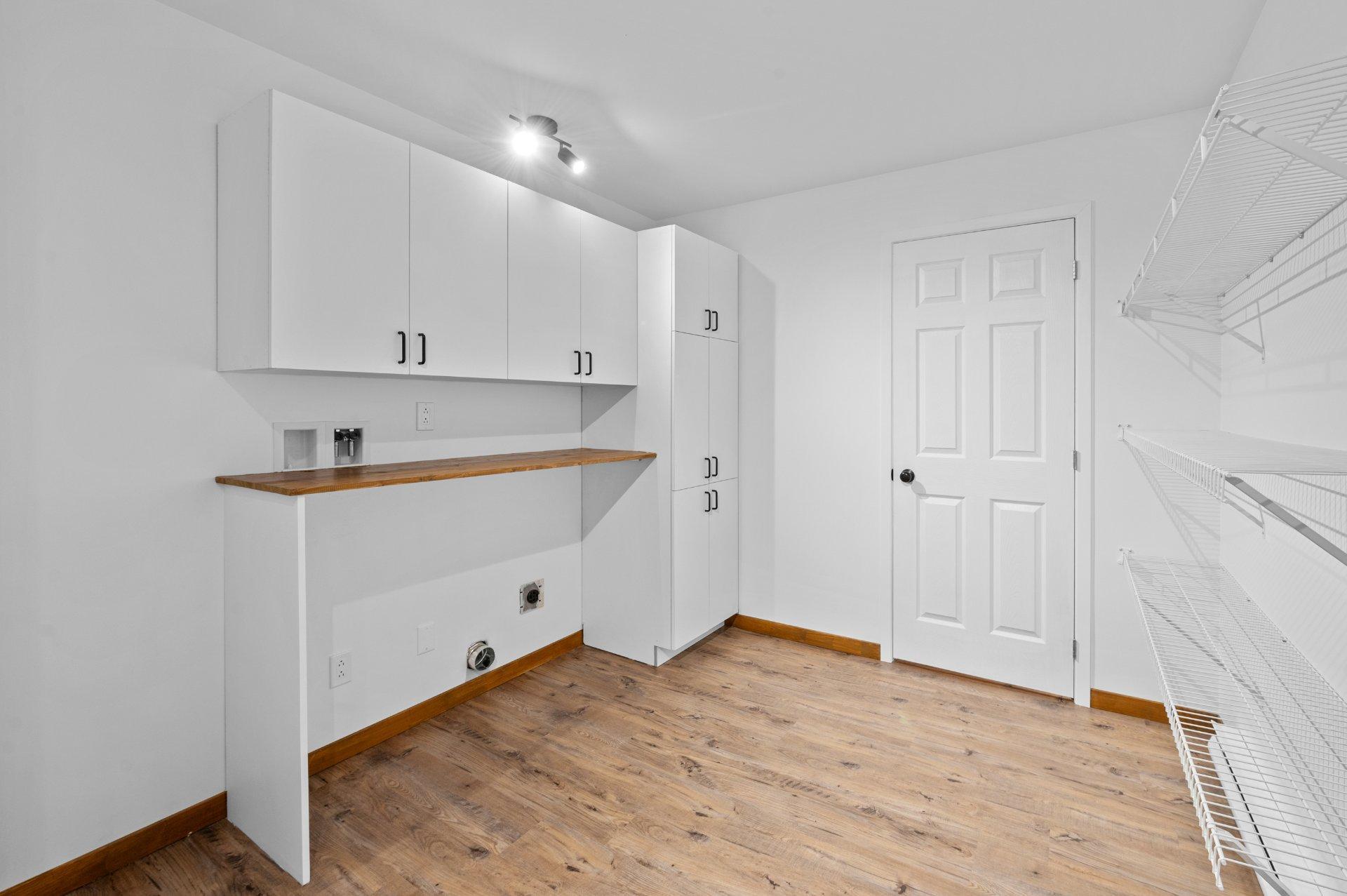 









2351


Rue de l'Église

,
Val-David,




QC
J0T2N0

