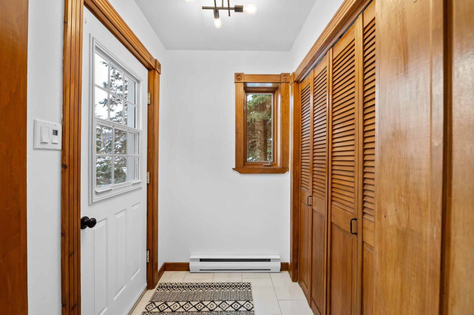 









2351


Rue de l'Église

,
Val-David,




QC
J0T2N0

