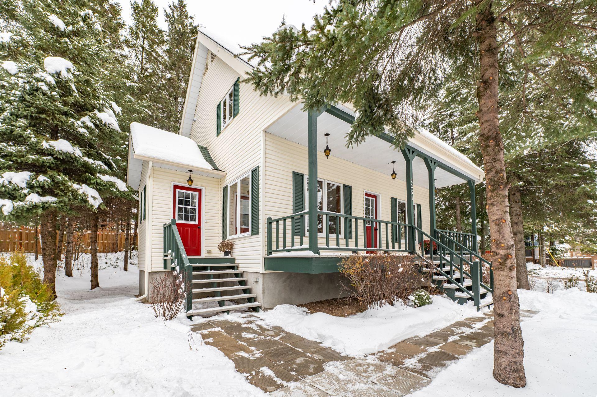 









2351


Rue de l'Église

,
Val-David,




QC
J0T2N0

