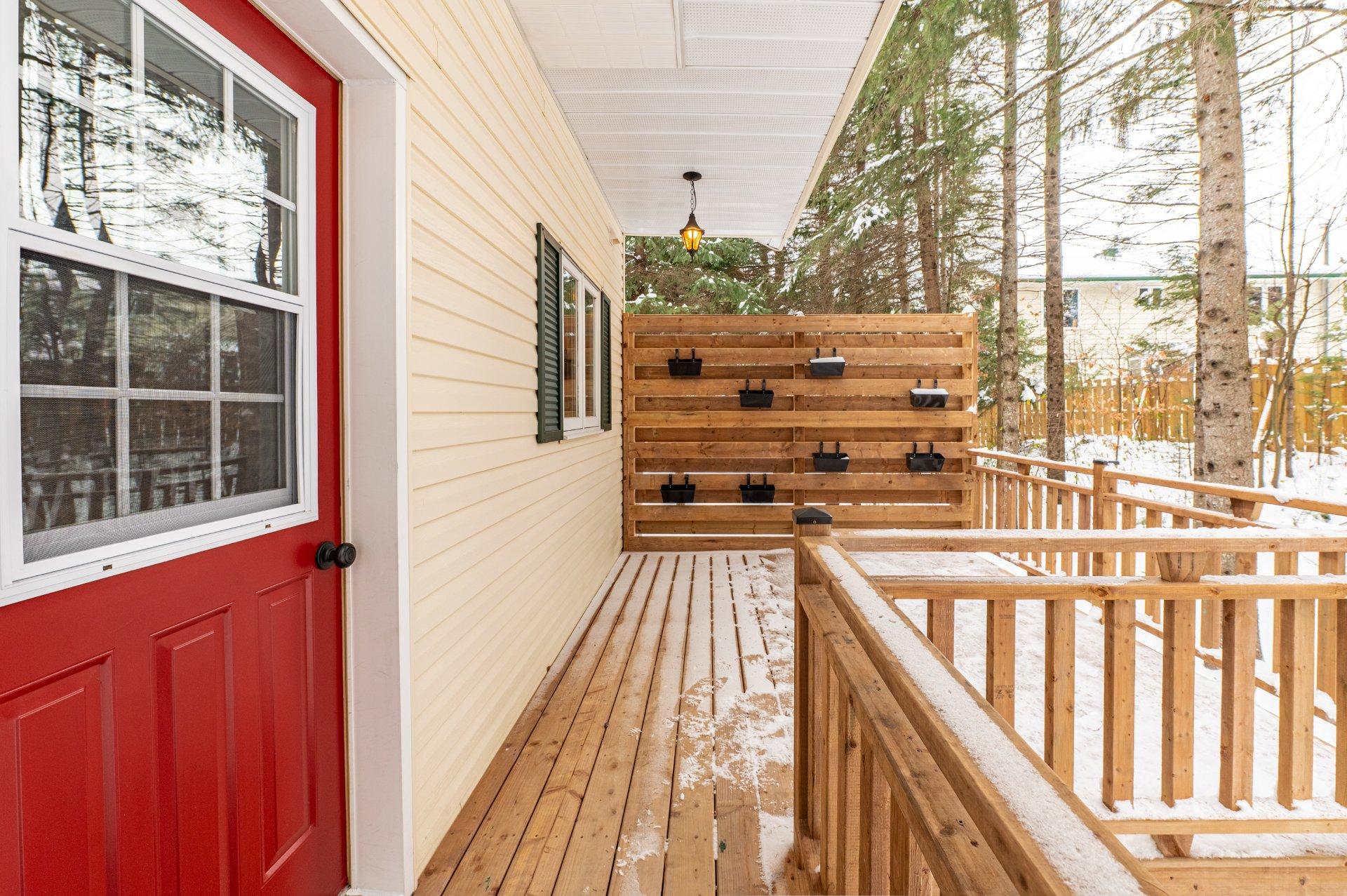 









2351


Rue de l'Église

,
Val-David,




QC
J0T2N0

