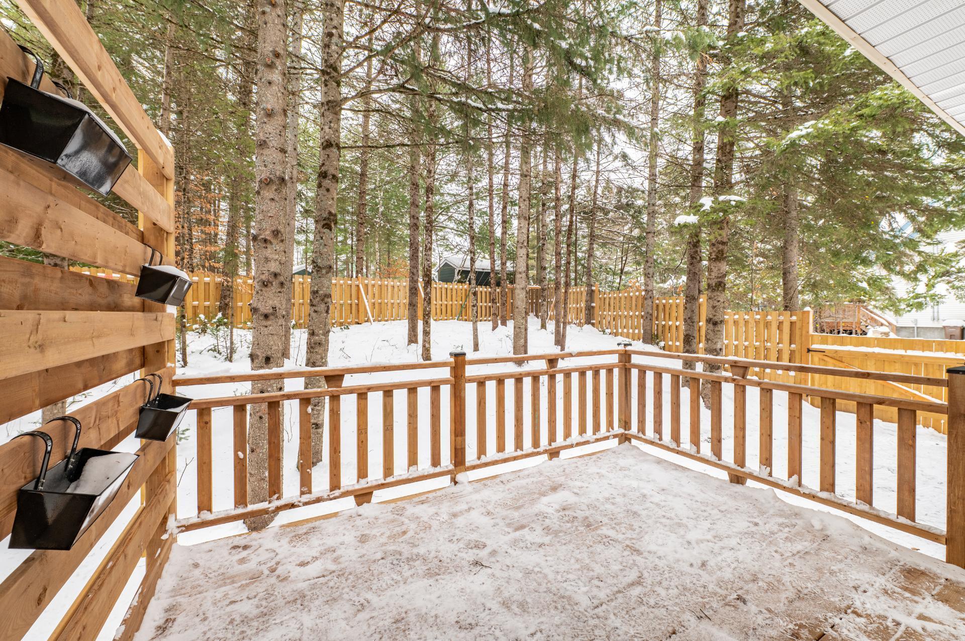 









2351


Rue de l'Église

,
Val-David,




QC
J0T2N0

