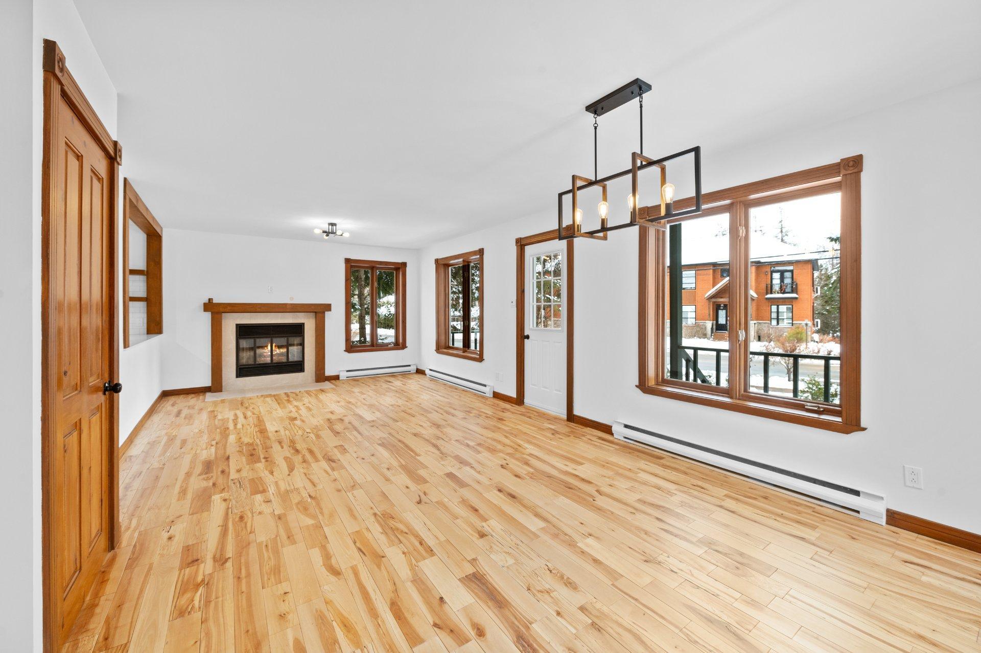 









2351


Rue de l'Église

,
Val-David,




QC
J0T2N0

