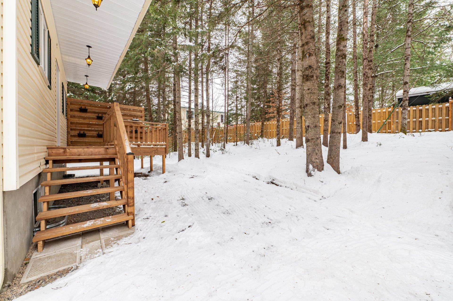 









2351


Rue de l'Église

,
Val-David,




QC
J0T2N0

