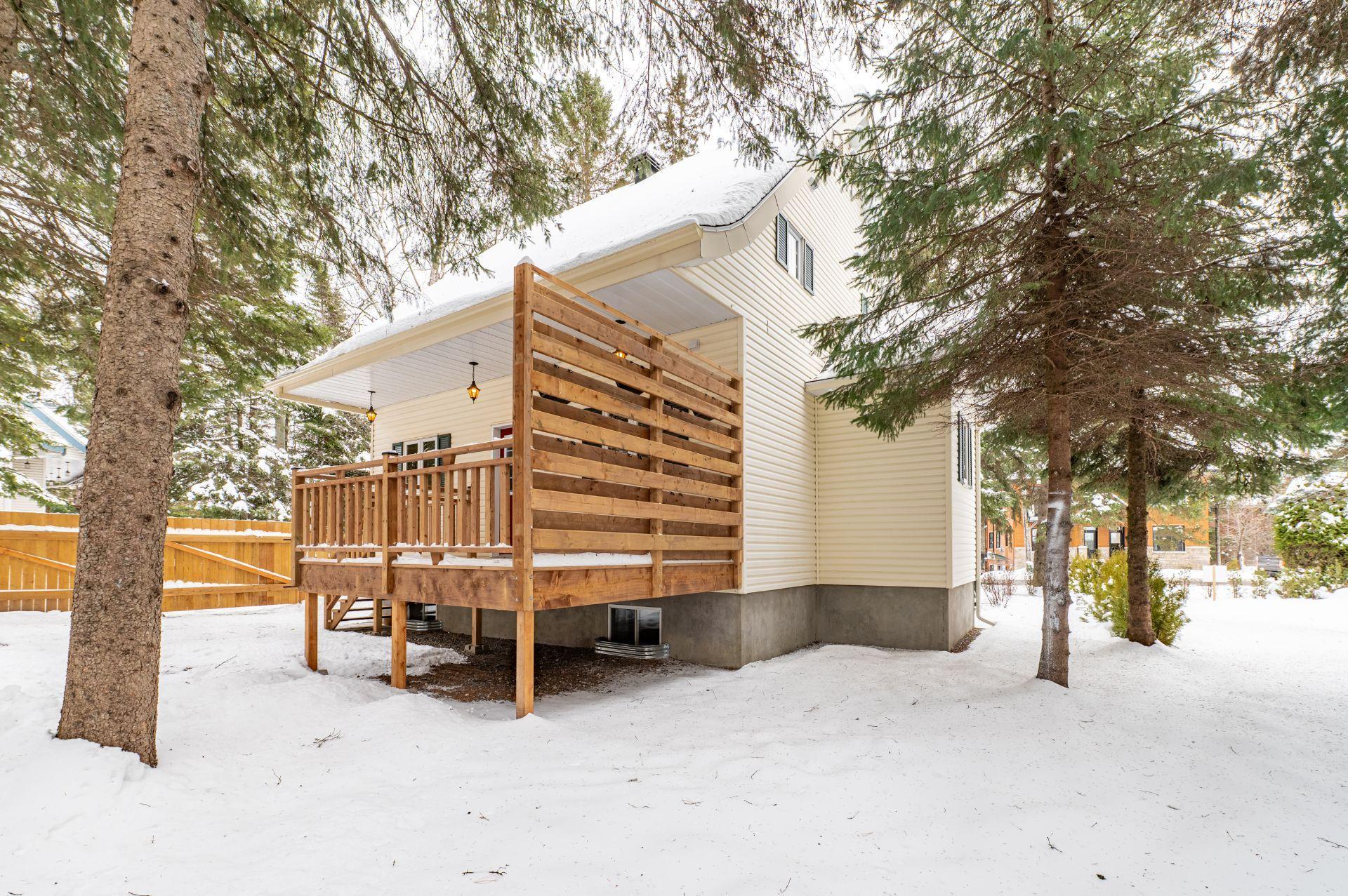 









2351


Rue de l'Église

,
Val-David,




QC
J0T2N0

