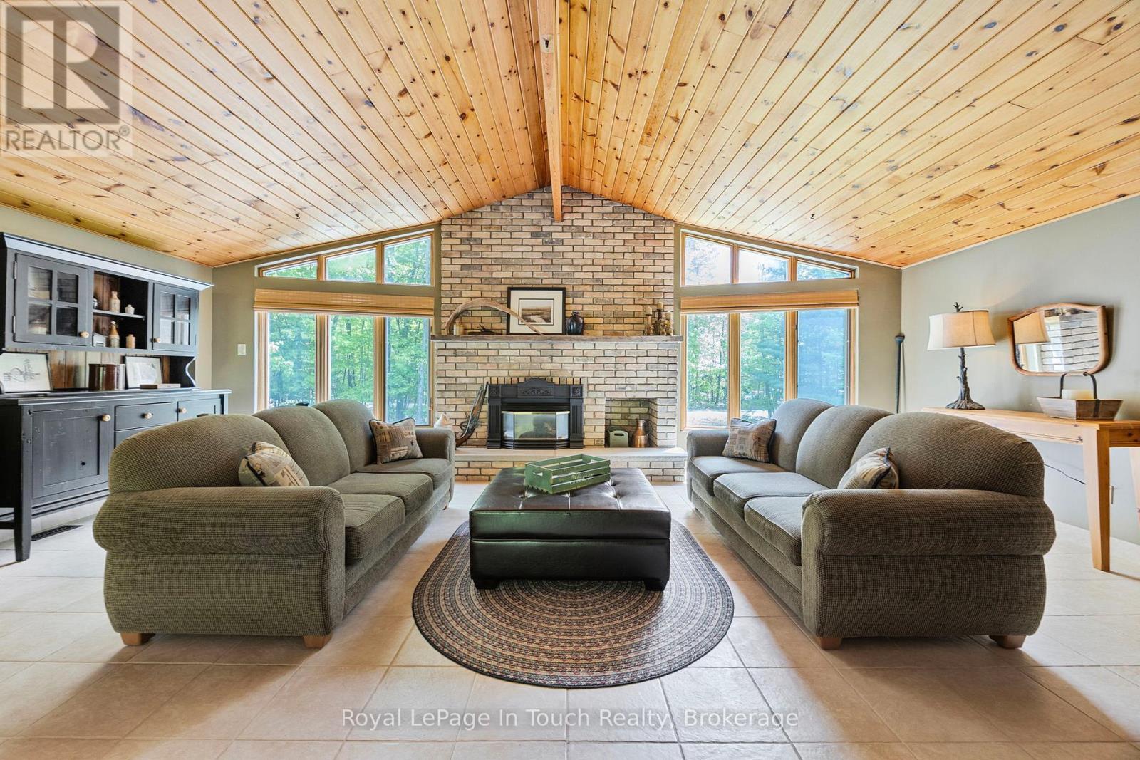 












726 PENNORTH DRIVE

,
Tiny,




Ontario
L0L2J0

