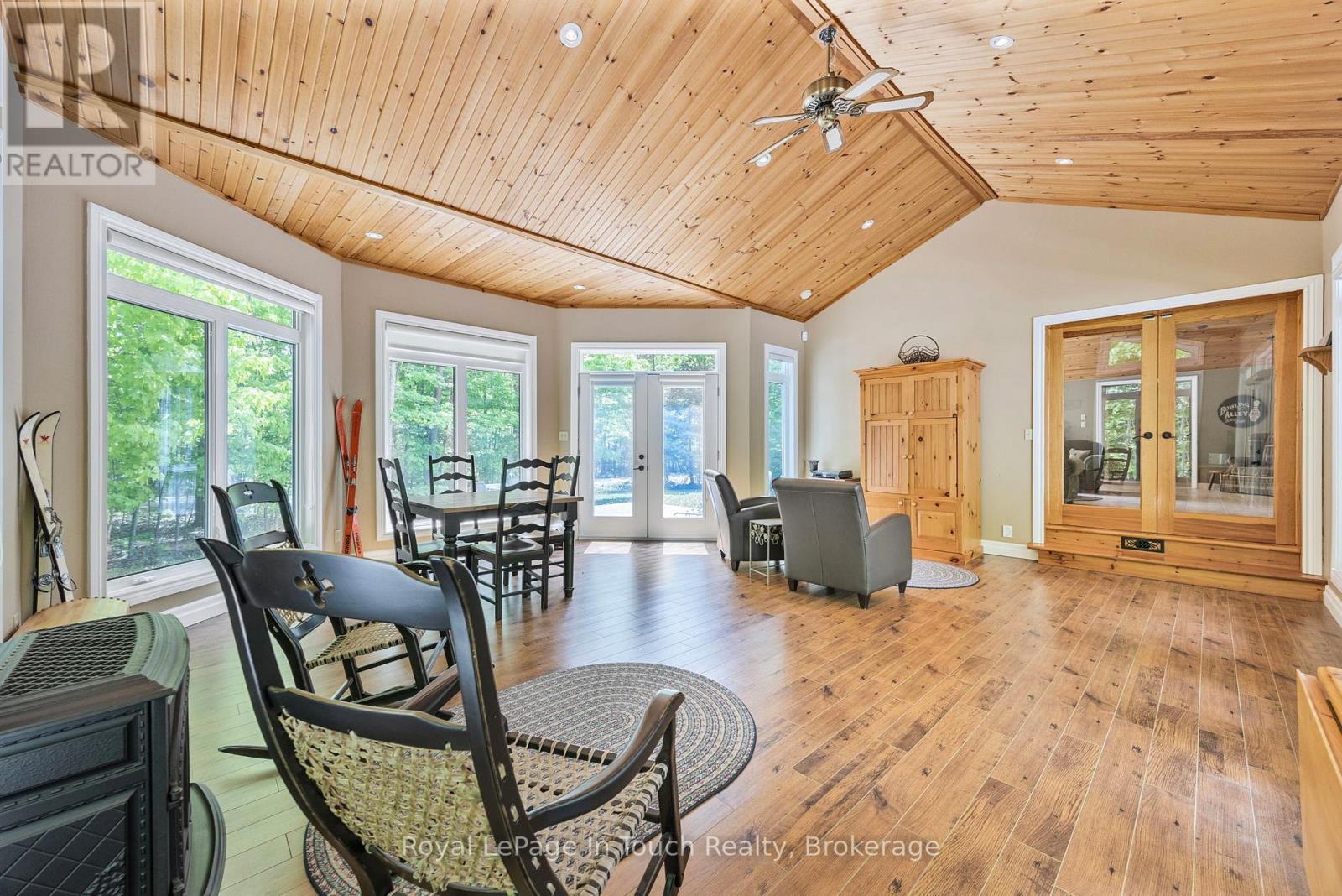 












726 PENNORTH DRIVE

,
Tiny,




Ontario
L0L2J0

