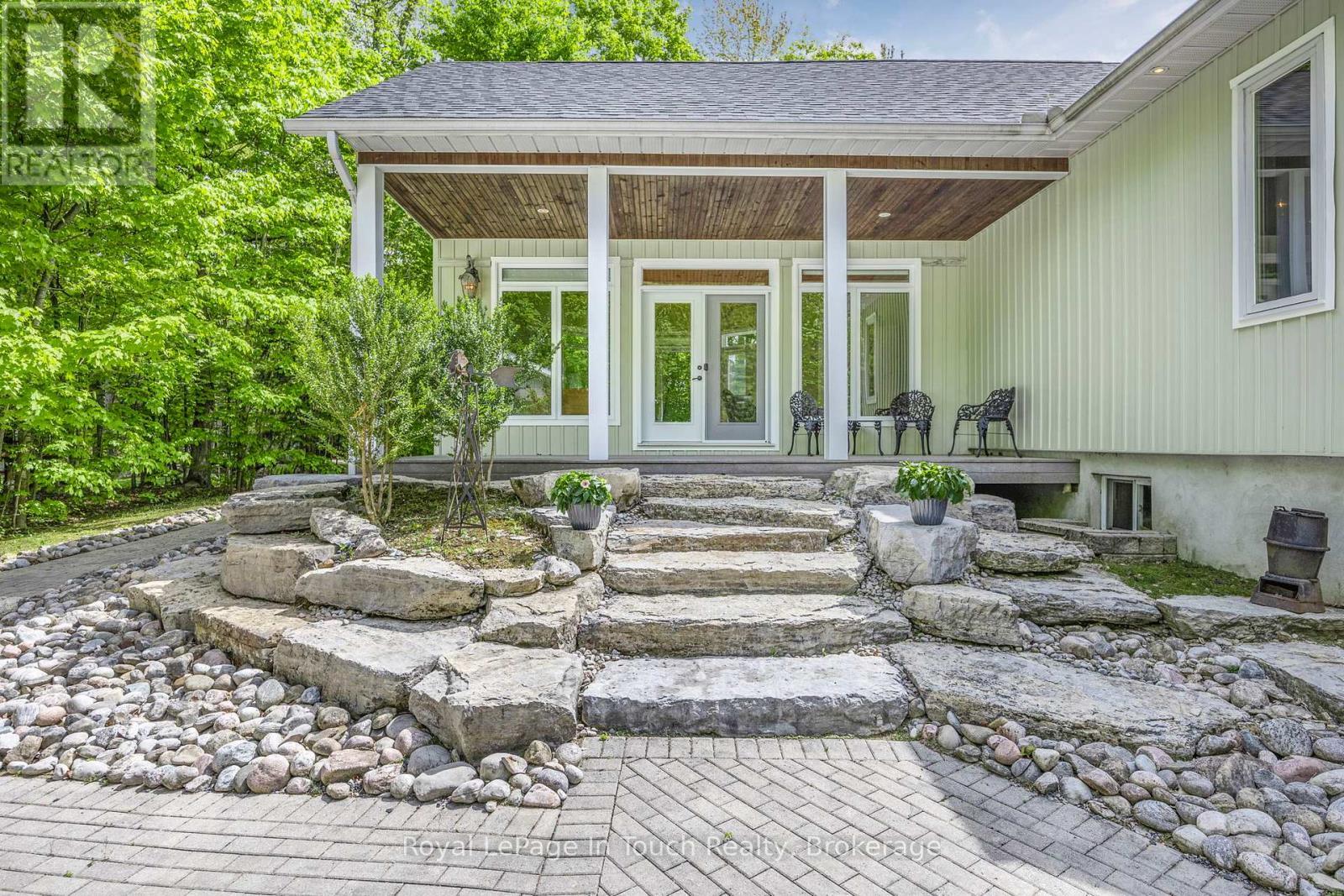 












726 PENNORTH DRIVE

,
Tiny,




Ontario
L0L2J0

