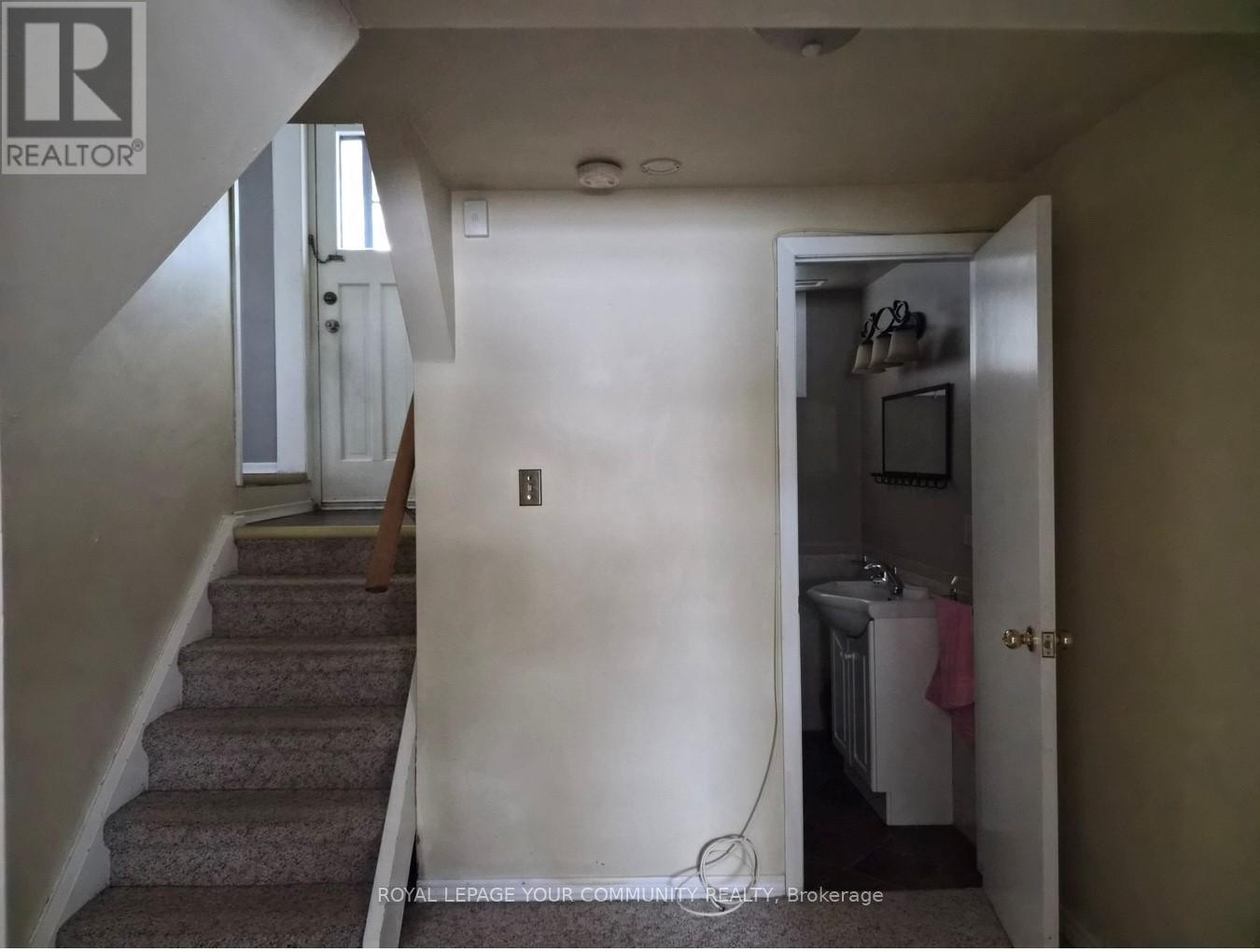 












557 GLEN MANOR BOULEVARD

,
Waterloo,




Ontario
N2L4T7

