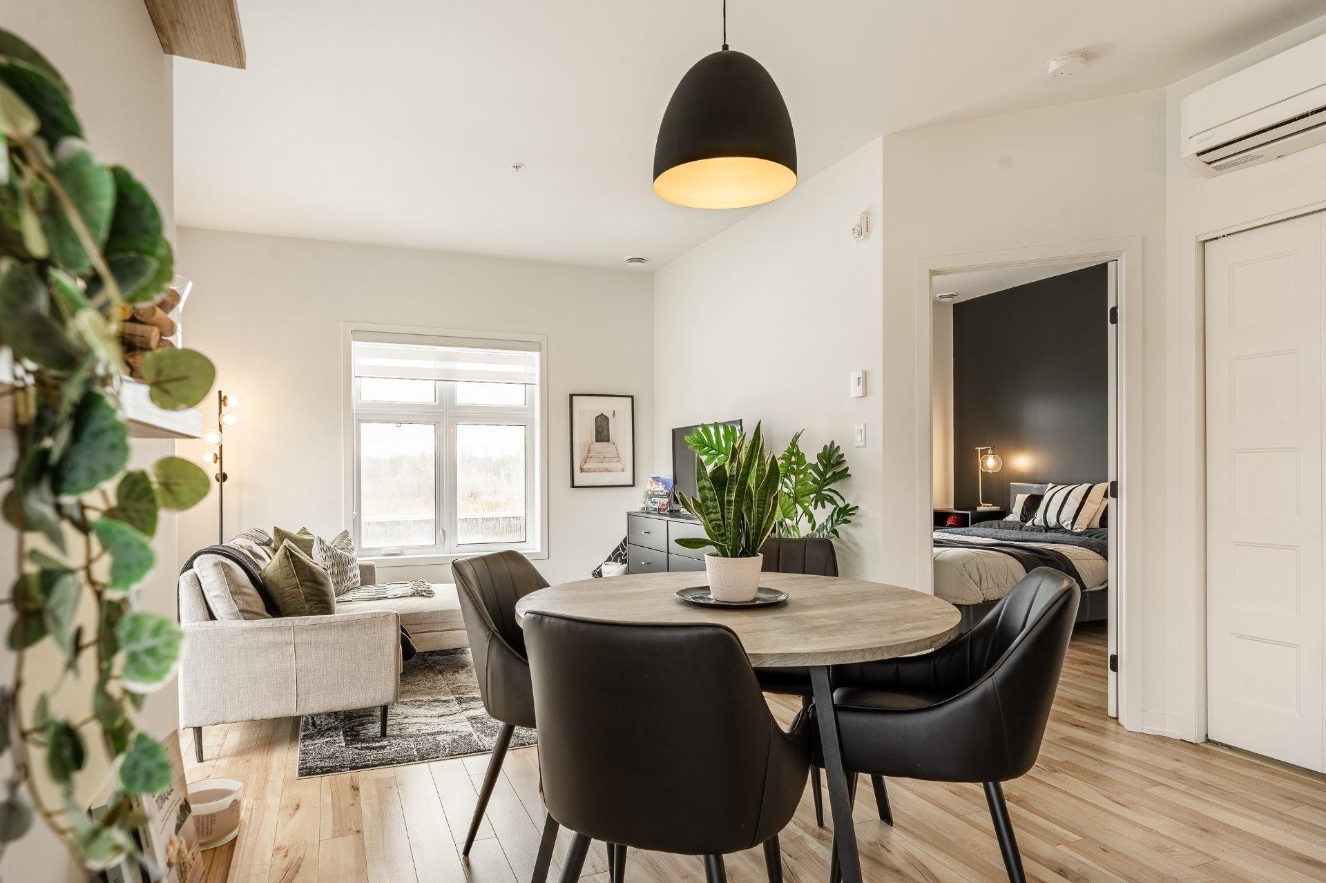 









9175


Rue Lennon

, 310,
Brossard,




QC
J4Y0S3

