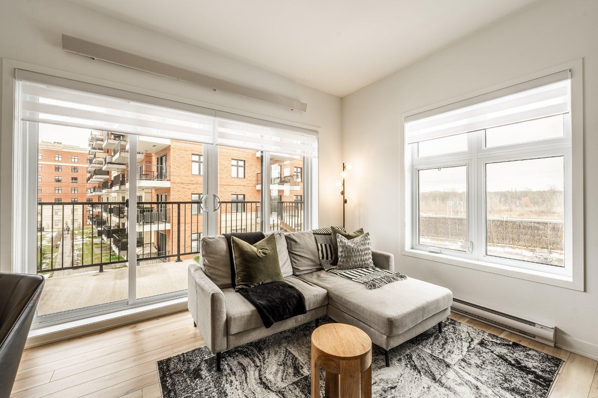 









9175


Rue Lennon

, 310,
Brossard,




QC
J4Y0S3

