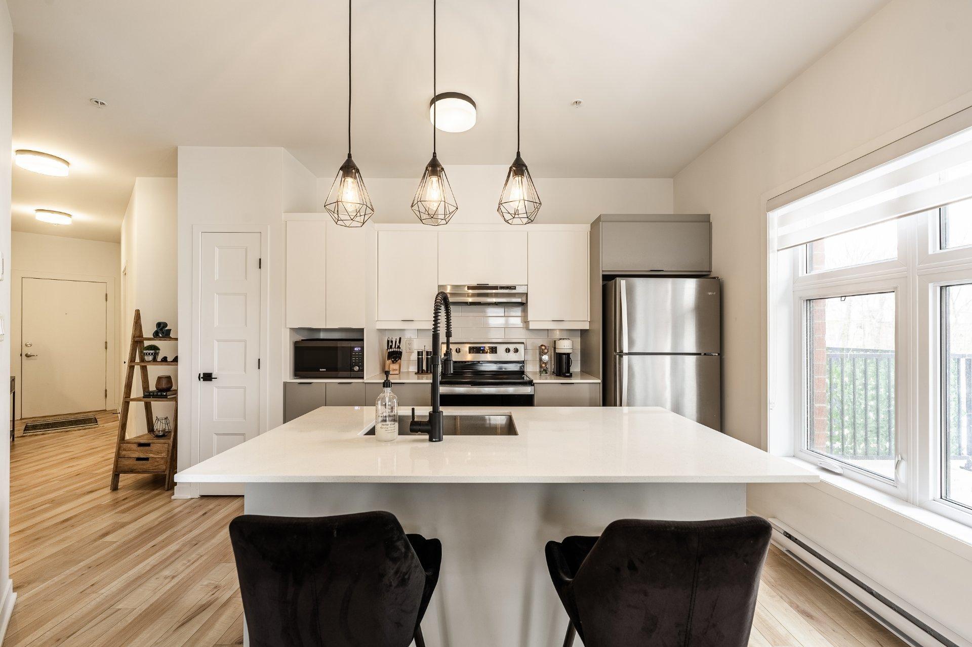 









9175


Rue Lennon

, 310,
Brossard,




QC
J4Y0S3

