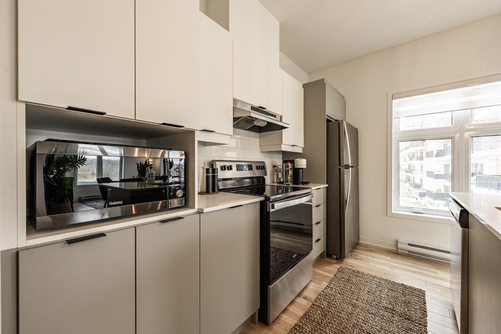 









9175


Rue Lennon

, 310,
Brossard,




QC
J4Y0S3

