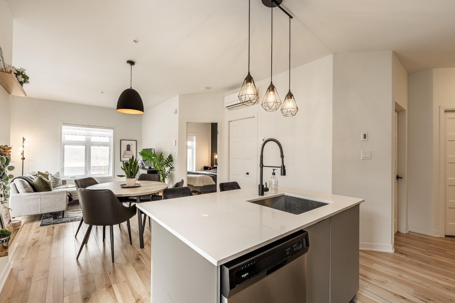 









9175


Rue Lennon

, 310,
Brossard,




QC
J4Y0S3

