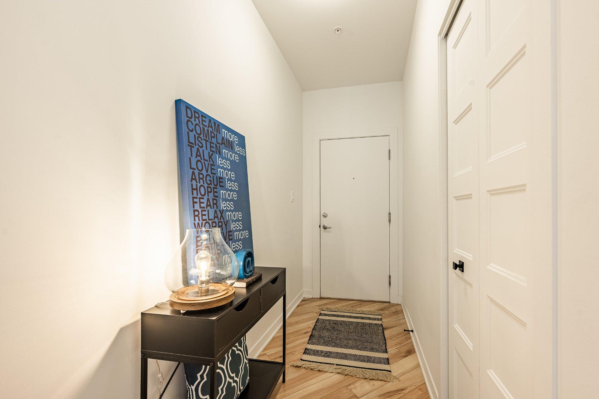 









9175


Rue Lennon

, 310,
Brossard,




QC
J4Y0S3

