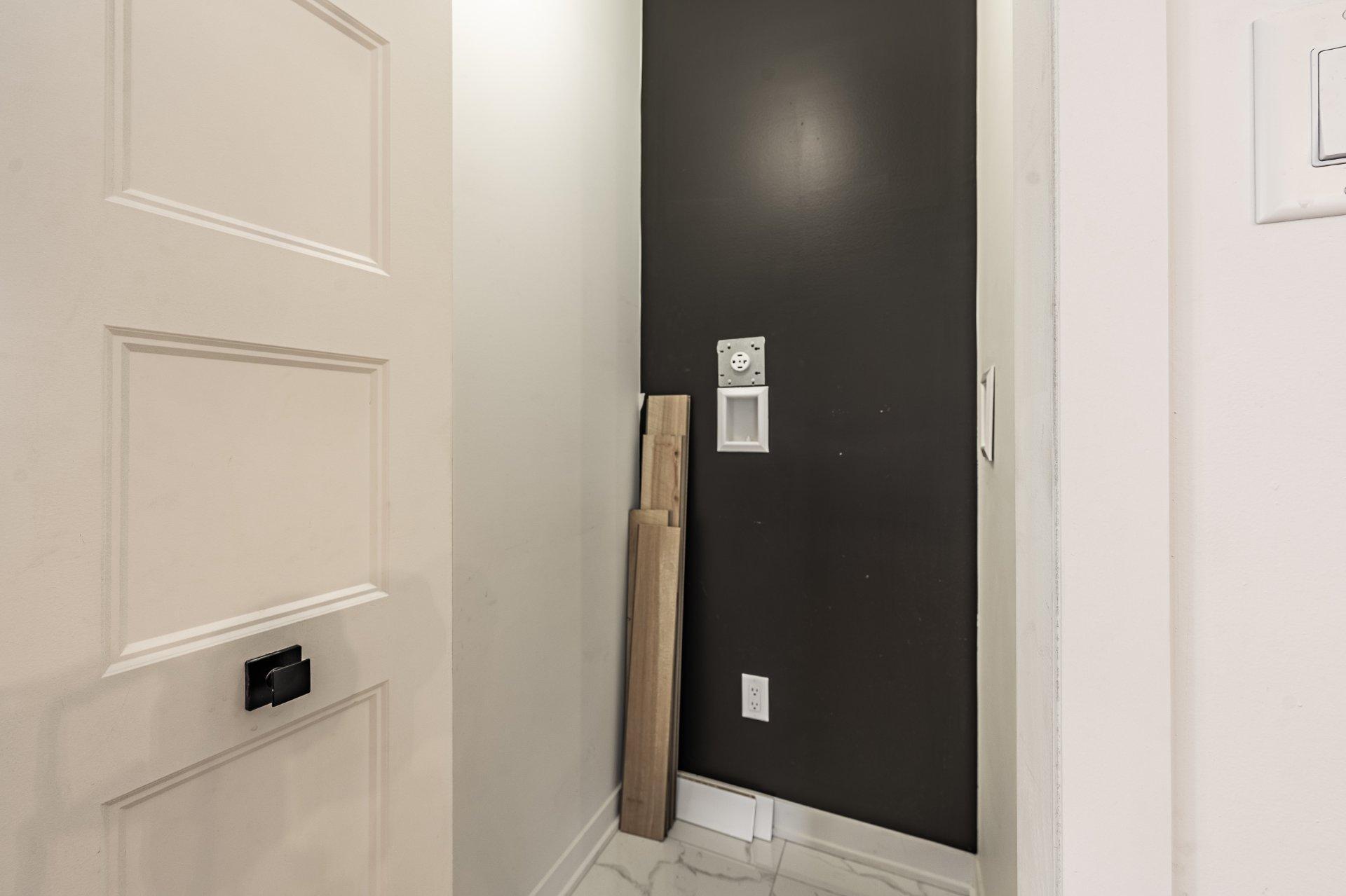 









9175


Rue Lennon

, 310,
Brossard,




QC
J4Y0S3

