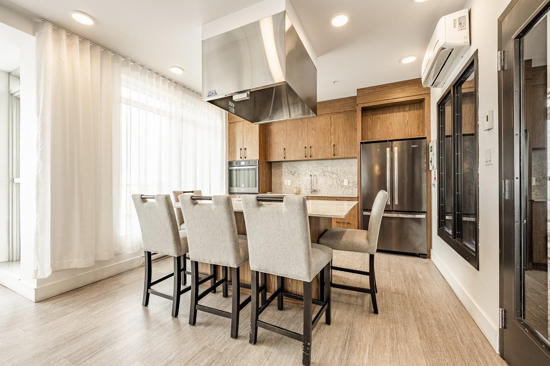 









9175


Rue Lennon

, 310,
Brossard,




QC
J4Y0S3

